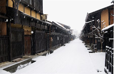 Snow Covered Road and Building in Snowfall Stock Photo - Premium Royalty-Free, Code: 622-02758428