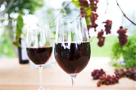 Two Red Wineglasses Fotografie stock - Premium Royalty-Free, Codice: 622-02758748