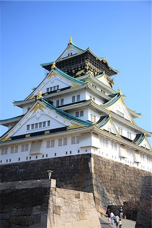 Castle Tower in Osaka Prefecture, Japan Foto de stock - Sin royalties Premium, Código: 622-02758946