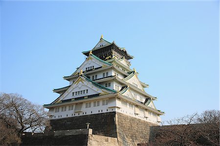 Castle Tower in Osaka Prefecture, Japan Foto de stock - Sin royalties Premium, Código: 622-02758947