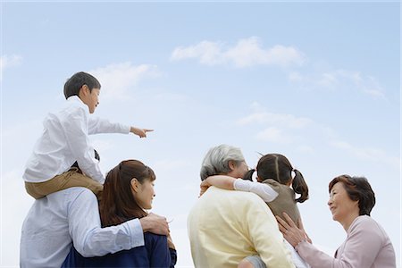 Famille asiatique debout ensemble Photographie de stock - Premium Libres de Droits, Code: 622-02759126