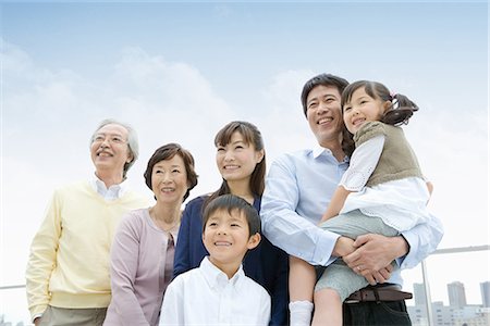 Asian family standing together Stock Photo - Premium Royalty-Free, Code: 622-02759170