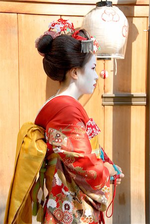 Geisha Wearing Traditional Costume Stock Photo - Premium Royalty-Free, Code: 622-02759466