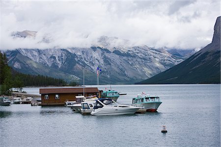 simsearch:622-02759697,k - View of Mountain and Lake in Banff, Alberta, Canada Foto de stock - Sin royalties Premium, Código: 622-02759646