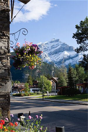 simsearch:859-03037551,k - Lac avec les montagnes enneigées à Banff, Canada Photographie de stock - Premium Libres de Droits, Code: 622-02759649