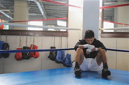 down - Japanese boxer sitting in corner of Boxing ring Stock Photo - Premium Royalty-Free, Code: 622-02913224