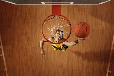panier de basket-ball - Joueur de basket slam ball trempe au cerceau Photographie de stock - Premium Libres de Droits, Code: 622-02913446