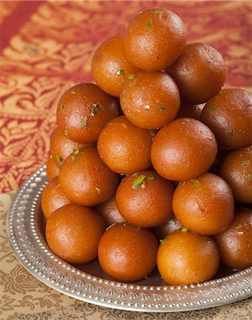 simsearch:649-06489277,k - Close-up of a heap of gulab jamuns (a popular traditional Indian sweet) Stock Photo - Premium Royalty-Free, Code: 630-06724452
