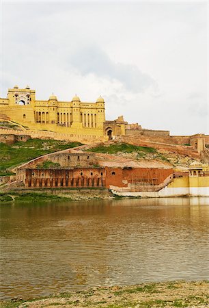 sambier - Low angle view of a fort, Maotha lake, Amber, Amber Fort, Jaipur, Rajasthan, India Stock Photo - Premium Royalty-Free, Code: 630-06721754