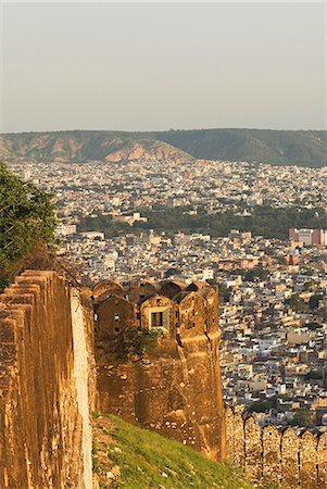 simsearch:841-05959920,k - Defensive wall of a fort with cityscape, Nahargarh Fort, Jaipur, Rajasthan, India Foto de stock - Sin royalties Premium, Código: 630-06721750