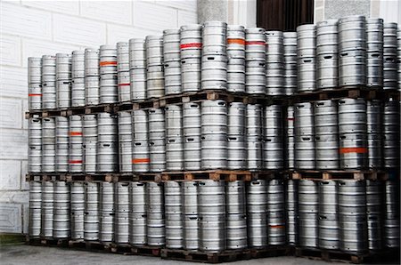 Stack of beer barrels in a brewery, Eggenberg, Cesky Krumlov, South Bohemian Region, Czech Republic Photographie de stock - Premium Libres de Droits, Code: 630-06722154