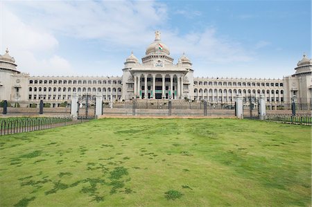 Facade of a government building, Vidhana Soudha, Bangalore, Karnataka, India Photographie de stock - Premium Libres de Droits, Code: 630-06722305