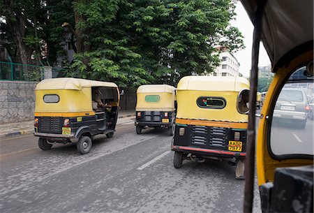 Auto rickshaws on the road, Bangalore, Karnataka, India Photographie de stock - Premium Libres de Droits, Code: 630-06722307