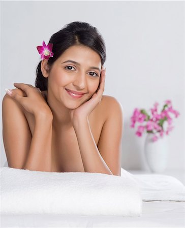 simsearch:630-06721903,k - Woman receiving spa treatment Foto de stock - Sin royalties Premium, Código: 630-06722492