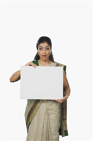 sari - Portrait of a woman holding a whiteboard and looking surprised Photographie de stock - Premium Libres de Droits, Code: 630-06722619
