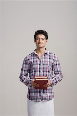 south asian teen boy - Portrait of an university student holding books Photographie de stock - Premium Libres de Droits, Code: 630-06722689