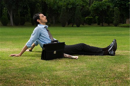 simsearch:630-06723241,k - Businessman resting in a park Stock Photo - Premium Royalty-Free, Code: 630-06722901