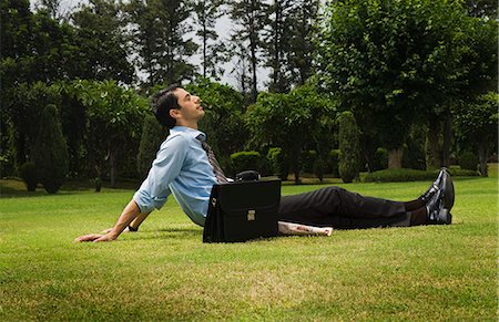 simsearch:630-06723241,k - Businessman resting in a park Stock Photo - Premium Royalty-Free, Code: 630-06722902