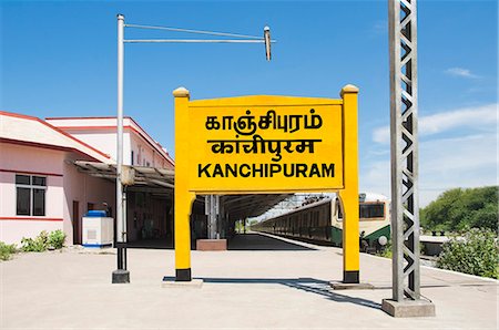 pendlerzug - Station name board at a railroad station, Kanchipuram, Tamil Nadu, India Stockbilder - Premium RF Lizenzfrei, Bildnummer: 630-06722946