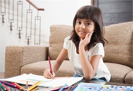 Portrait of a girl drawing Photographie de stock - Premium Libres de Droits, Code: 630-06722980