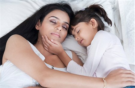 Woman sleeping with her daughter Stock Photo - Premium Royalty-Free, Code: 630-06723087