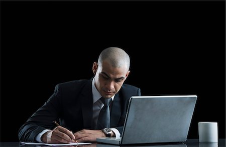 simsearch:630-06723210,k - Businessman working in front of a laptop Foto de stock - Sin royalties Premium, Código: 630-06723194