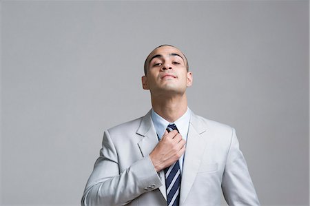 suits alteration - Businessman adjusting his tie Photographie de stock - Premium Libres de Droits, Code: 630-06723233