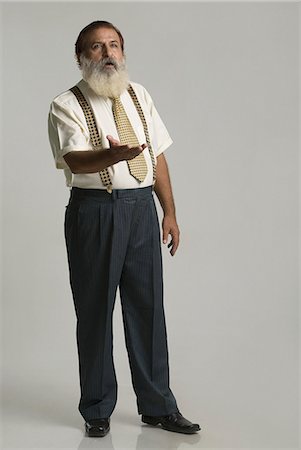 suspenders (straps worn over shoulders) - Man gesturing Stock Photo - Premium Royalty-Free, Code: 630-06723276