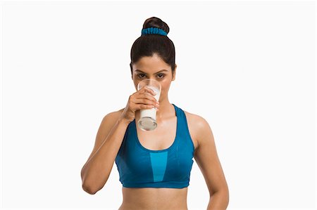 sports fashion - Portrait of a woman drinking milk Foto de stock - Sin royalties Premium, Código: 630-06723323