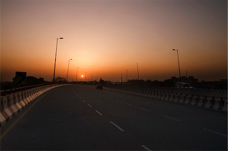 simsearch:630-03480512,k - Road at sunset, National Highway 8, Gurgaon, Haryana, India Foto de stock - Sin royalties Premium, Código: 630-06723577