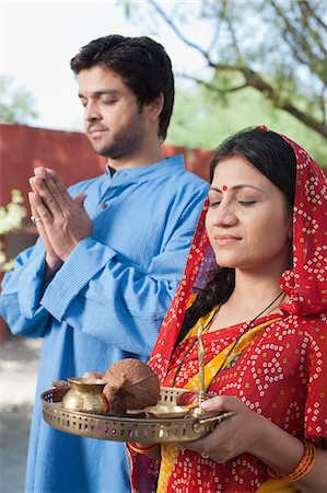 praying indian woman - Rural couple praying, Sohna, Haryana, India Photographie de stock - Premium Libres de Droits, Code: 630-07071152