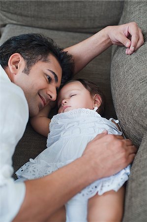 del bebè - Man lying beside his sleeping daughter Fotografie stock - Premium Royalty-Free, Codice: 630-07071676