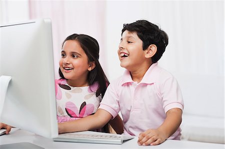 simsearch:630-07071840,k - Children using a computer Stock Photo - Premium Royalty-Free, Code: 630-07071744