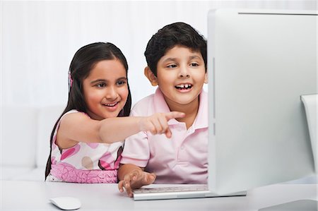 simsearch:630-07071840,k - Children using a computer Stock Photo - Premium Royalty-Free, Code: 630-07071743