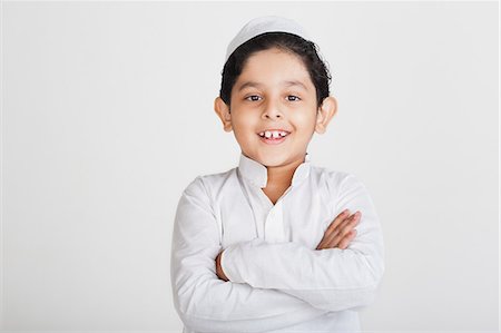 simsearch:640-03265441,k - Muslim boy smiling Foto de stock - Sin royalties Premium, Código: 630-07071925