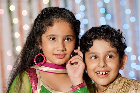 simsearch:649-06041854,k - Children talking on a mobile phone on Diwali Photographie de stock - Premium Libres de Droits, Code: 630-07071970