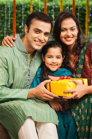 diwali couple pic - Couple giving gifts to their daughter on Diwali Stock Photo - Premium Royalty-Free, Code: 630-07071985