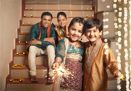 family holiday celebration - Family burning fire crackers on Diwali Photographie de stock - Premium Libres de Droits, Code: 630-07072055