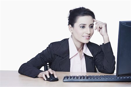 formal mouse computer - Gros plan d'une femme d'affaires travaillant sur un ordinateur Photographie de stock - Premium Libres de Droits, Code: 630-01075711