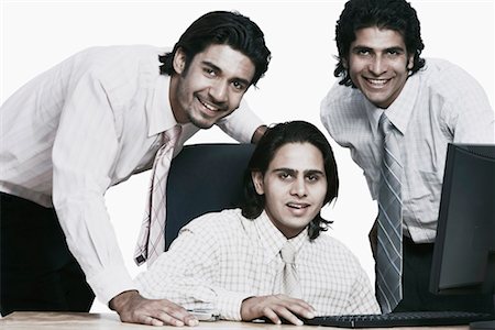 simsearch:630-01078367,k - Portrait of three businessmen smiling Foto de stock - Sin royalties Premium, Código: 630-01075740