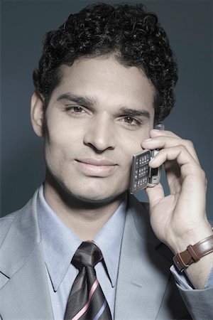 simsearch:630-01126975,k - Porträt eines Unternehmers mit einem Mobiltelefon Stockbilder - Premium RF Lizenzfrei, Bildnummer: 630-01075998