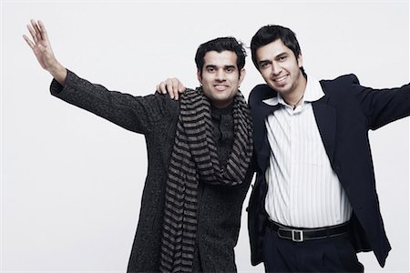 dance coat - Portrait de deux jeunes hommes debout avec les bras autour de l'autre Photographie de stock - Premium Libres de Droits, Code: 630-01076903
