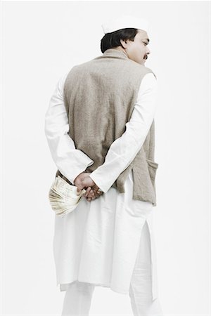 damaliscus korrigum - Vue arrière d'un homme d'âge mûr tenant la monnaie indienne Photographie de stock - Premium Libres de Droits, Code: 630-01077103