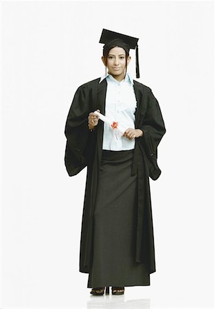 simsearch:630-01077110,k - Portrait of a female graduate holding a diploma Foto de stock - Sin royalties Premium, Código: 630-01077145