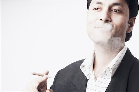 simsearch:630-01078367,k - Close-up of a businessman smoking a cigar Foto de stock - Sin royalties Premium, Código: 630-01078367