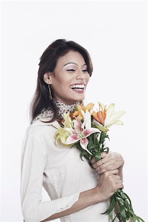 simsearch:640-01601608,k - Side profile of a young woman holding a bunch of flowers Stock Photo - Premium Royalty-Free, Code: 630-01078978