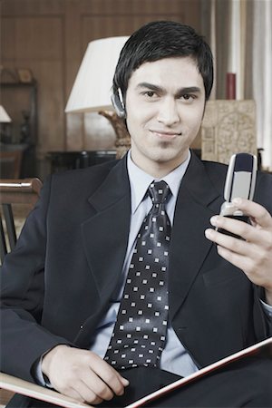 simsearch:630-01126975,k - Porträt eines Unternehmers mit einem Mobiltelefon Stockbilder - Premium RF Lizenzfrei, Bildnummer: 630-01079634