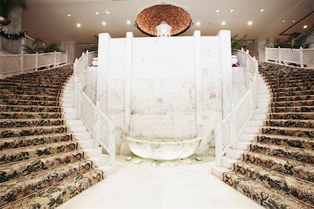 Fountain between two staircases Stock Photo - Premium Royalty-Free, Code: 630-01079837