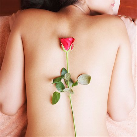 simsearch:630-01130027,k - High angle view of a rose on the back of a young woman Stock Photo - Premium Royalty-Free, Code: 630-01126871