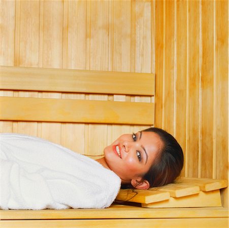 simsearch:630-01131387,k - Portrait of a young woman lying in a sauna Fotografie stock - Premium Royalty-Free, Codice: 630-01126898